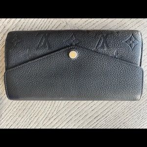 Louis Vuitton Sarah Wallet - Black Monogram